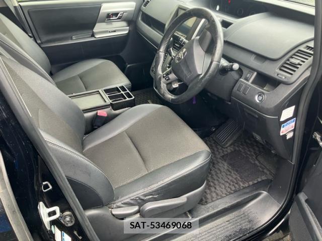 Toyota VOXY 2013-09 8317762-12