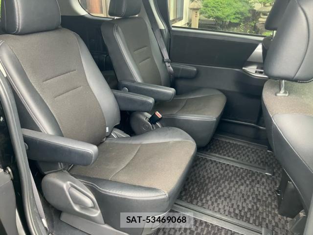 Toyota VOXY 2013-09 8317762-14
