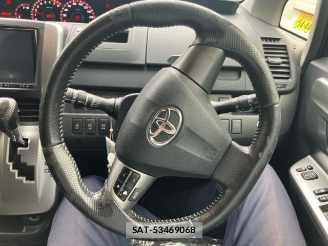 Toyota VOXY 2013-09 8317762-17