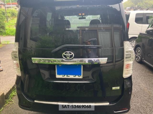 Toyota VOXY 2013-09 8317762-1