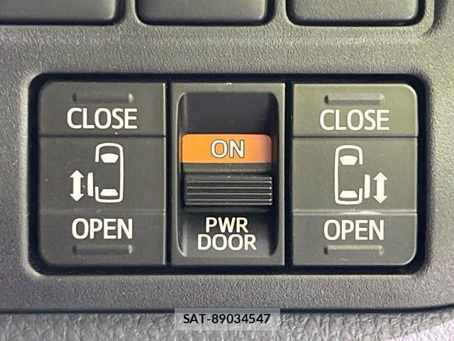 Toyota VOXY 2020-10 8317754-3