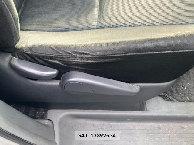 Toyota VOXY 2007-07 8317760-11