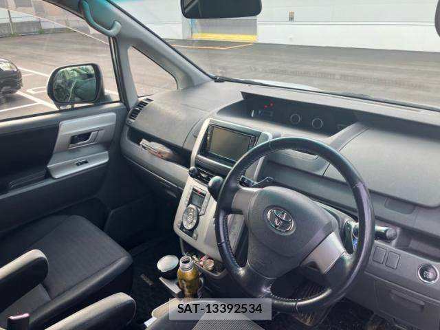 Toyota VOXY 2007-07 8317760-14