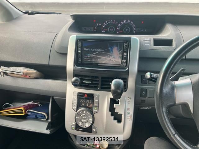 Toyota VOXY 2007-07 8317760-15