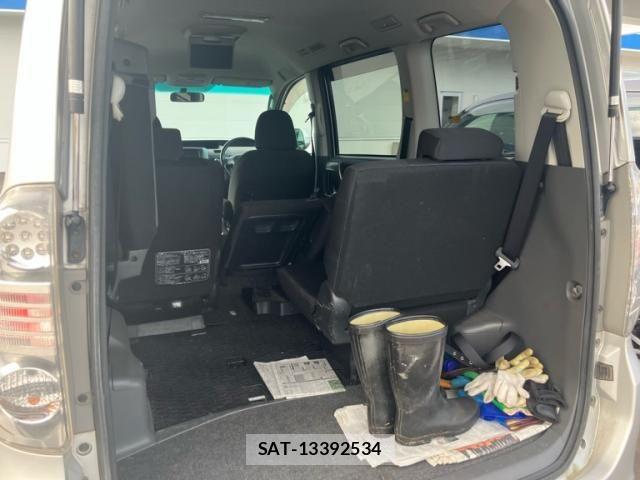 Toyota VOXY 2007-07 8317760-18