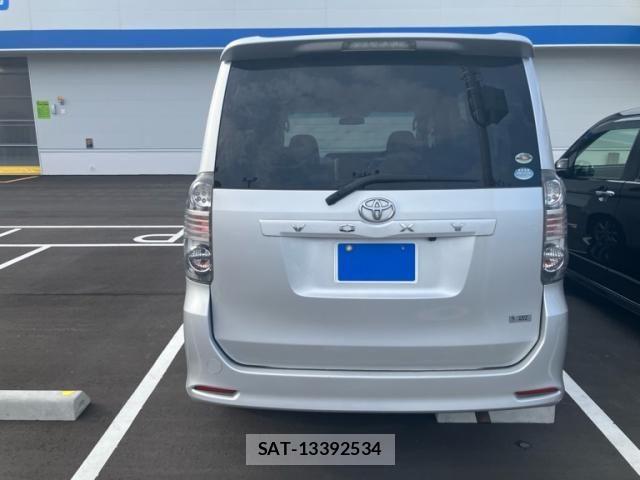 Toyota VOXY 2007-07 8317760-2
