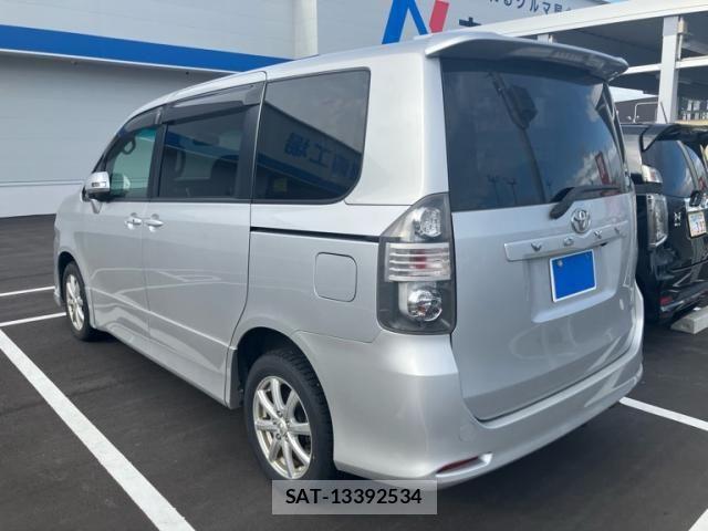 Toyota VOXY 2007-07 8317760-3
