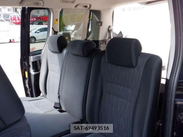 Toyota VOXY 2011-07 8338284-12