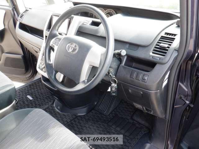 Toyota VOXY 2011-07 8338284-14
