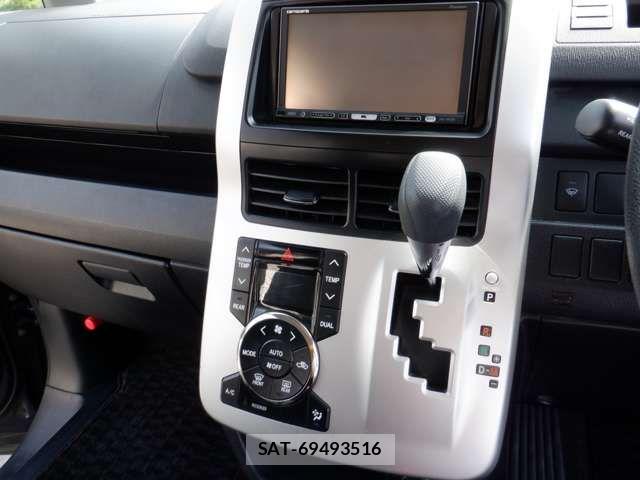Toyota VOXY 2011-07 8338284-16