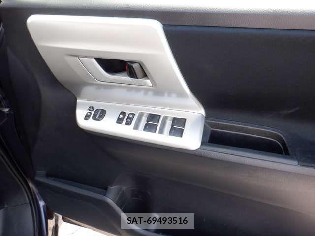 Toyota VOXY 2011-07 8338284-18