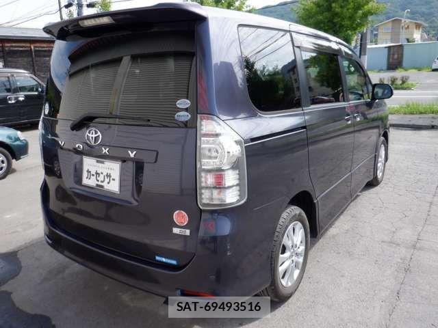 Toyota VOXY 2011-07 8338284-3