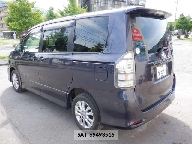 Toyota VOXY 2011-07 8338284-5