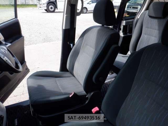 Toyota VOXY 2011-07 8338284-8