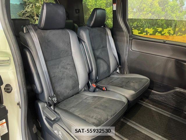 Toyota VOXY 2021-10 8338281-9