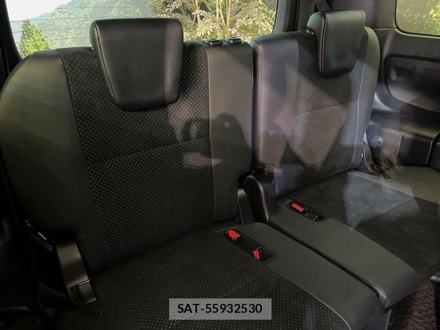 Toyota VOXY 2021-10 8338281-10