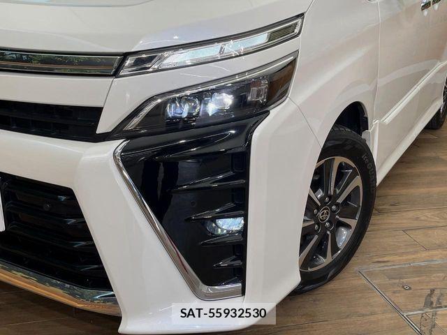 Toyota VOXY 2021-10 8338281-12