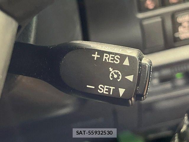 Toyota VOXY 2021-10 8338281-5