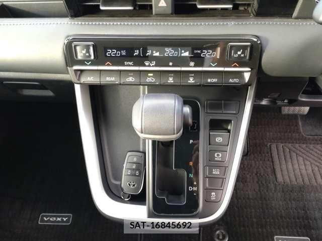 Toyota VOXY 2022-12 8338279-14