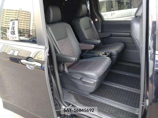Toyota VOXY 2022-12 8338279-21