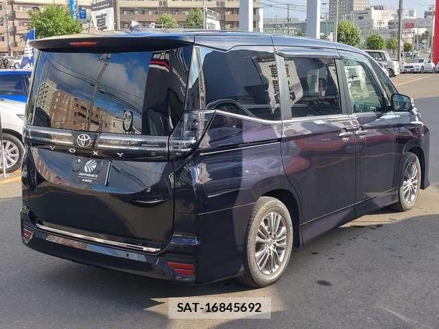 Toyota VOXY 2022-12 8338279-1