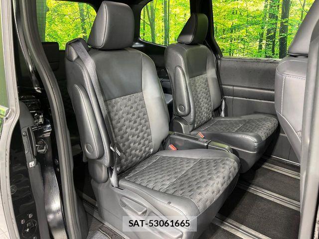 Toyota VOXY 2025-04 8338278-9