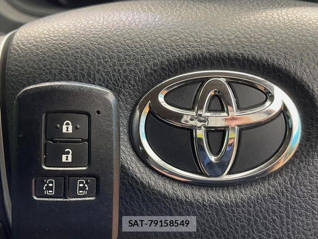 Toyota VOXY 2015-04 8338282-6