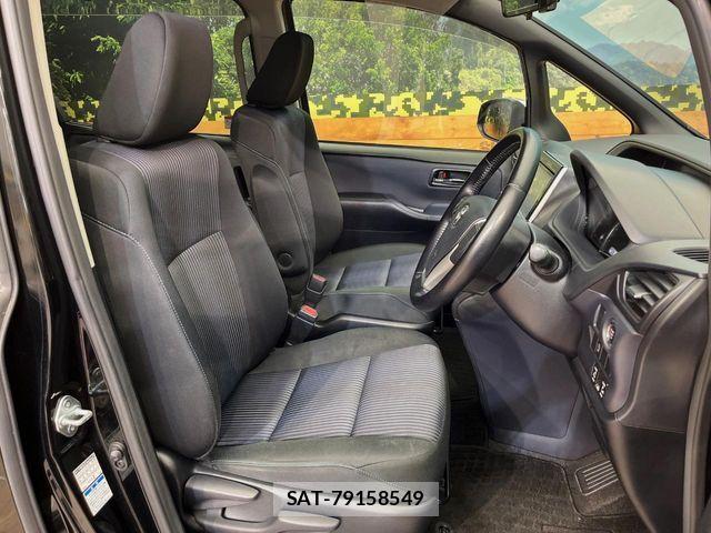 Toyota VOXY 2015-04 8338282-7