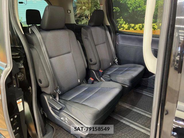 Toyota VOXY 2015-04 8338282-8