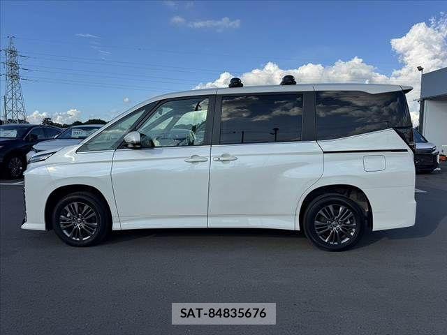 Toyota VOXY 2023-11 8355814-10