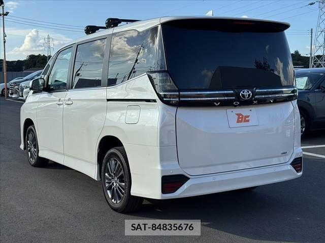 Toyota VOXY 2023-11 8355814-12