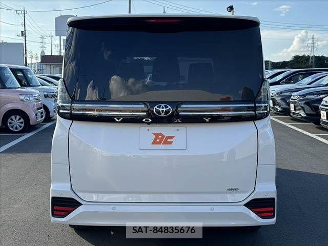 Toyota VOXY 2023-11 8355814-13