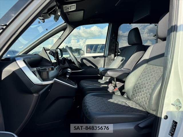 Toyota VOXY 2023-11 8355814-16