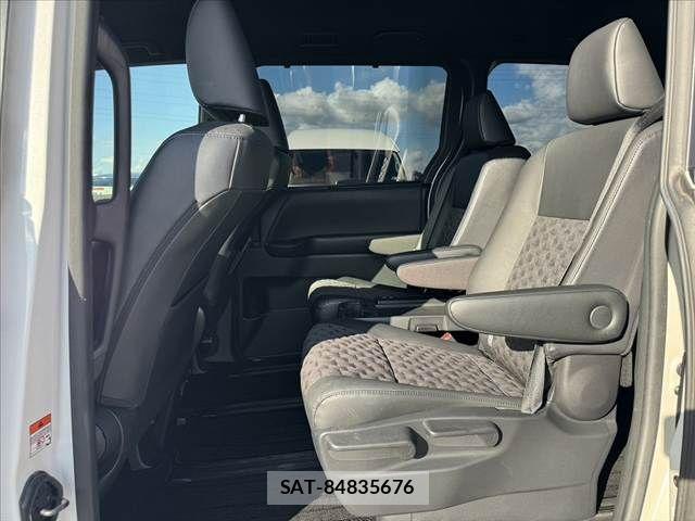 Toyota VOXY 2023-11 8355814-17