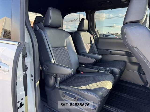 Toyota VOXY 2023-11 8355814-19