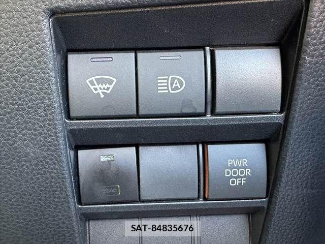 Toyota VOXY 2023-11 8355814-25