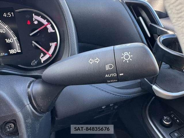 Toyota VOXY 2023-11 8355814-29