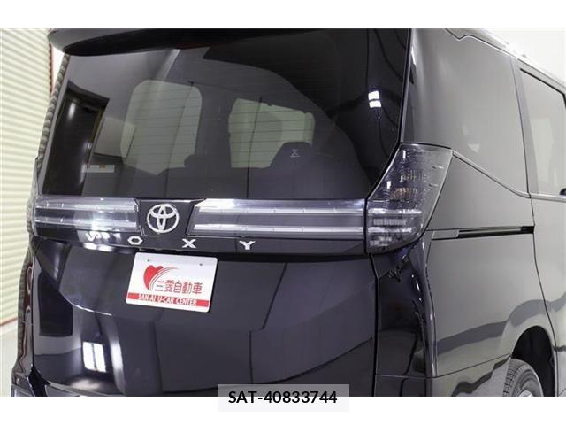 Toyota VOXY 2024-06 8355813-10