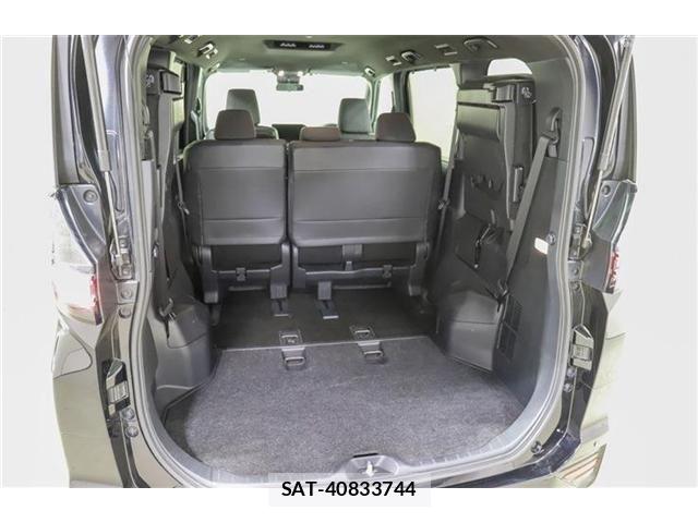 Toyota VOXY 2024-06 8355813-12