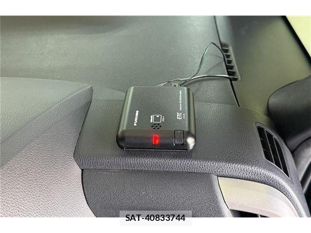 Toyota VOXY 2024-06 8355813-19