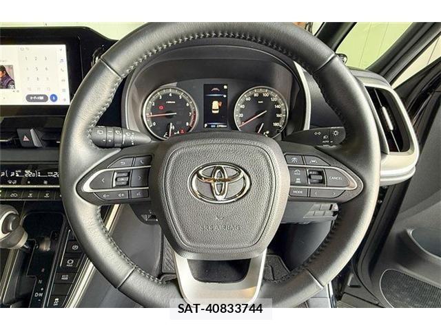 Toyota VOXY 2024-06 8355813-21