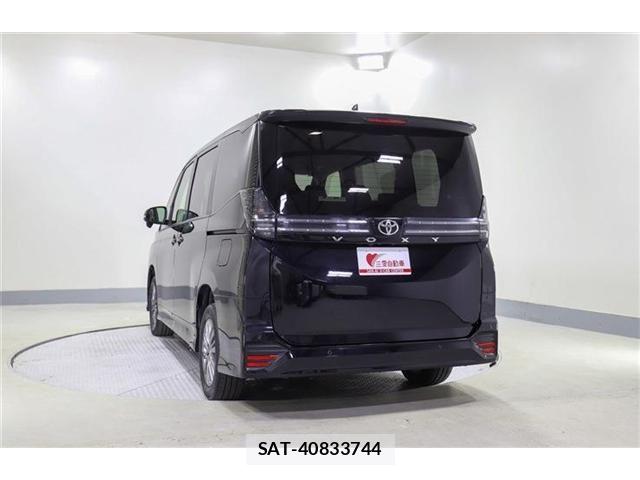 Toyota VOXY 2024-06 8355813-4