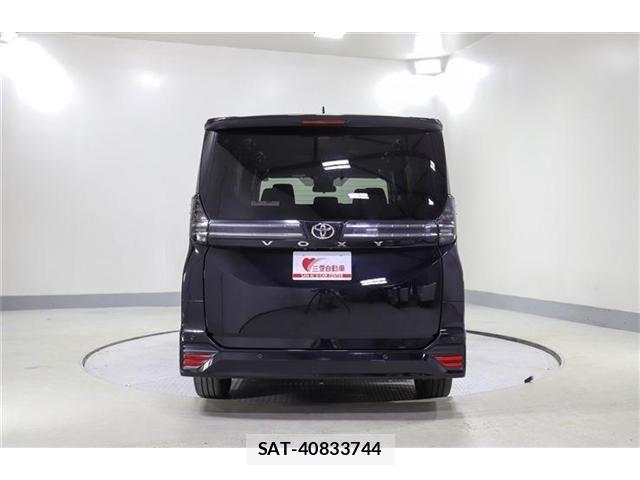 Toyota VOXY 2024-06 8355813-5