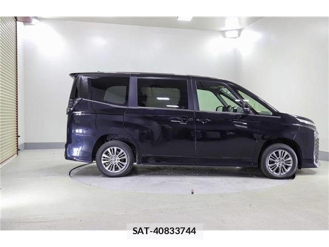 Toyota VOXY 2024-06 8355813-7