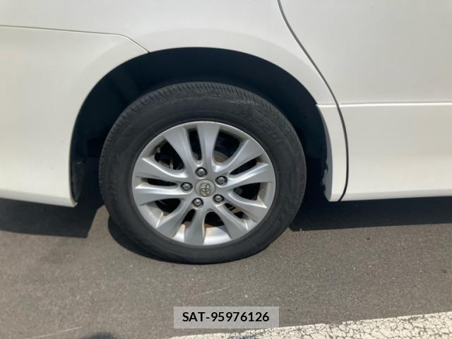 Toyota VOXY 2011-09 8369499-10
