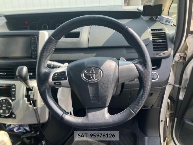 Toyota VOXY 2011-09 8369499-15