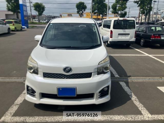 Toyota VOXY 2011-09 8369499-1