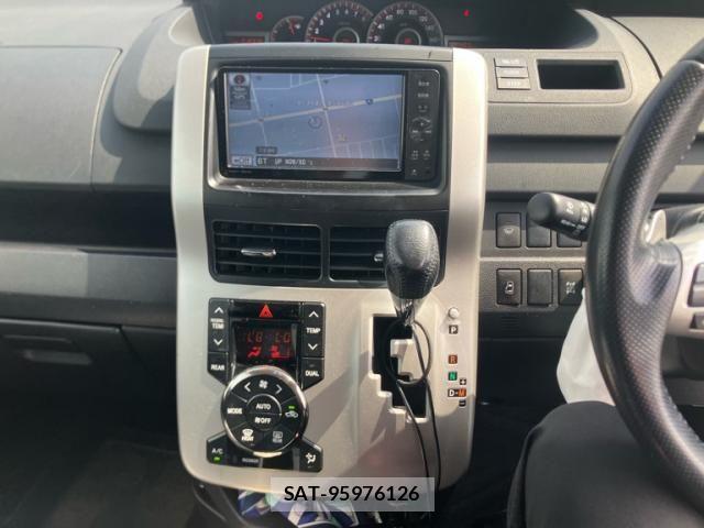 Toyota VOXY 2011-09 8369499-19