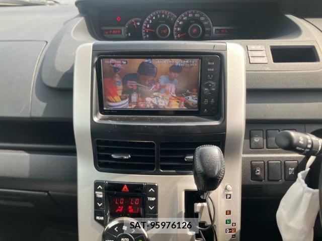 Toyota VOXY 2011-09 8369499-20