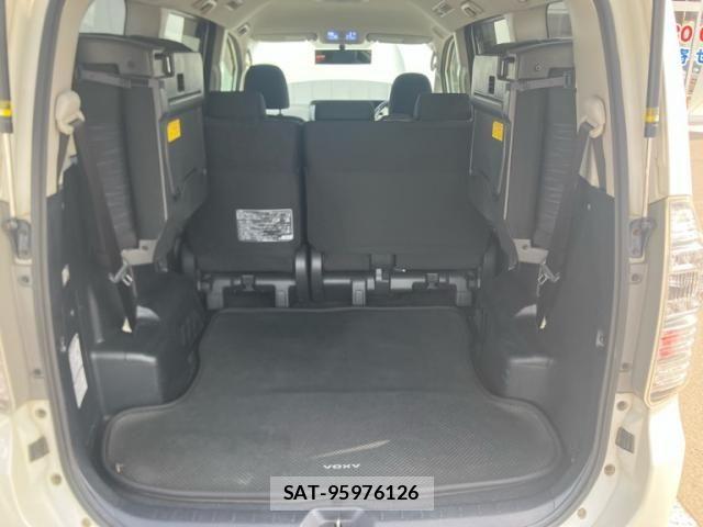Toyota VOXY 2011-09 8369499-24